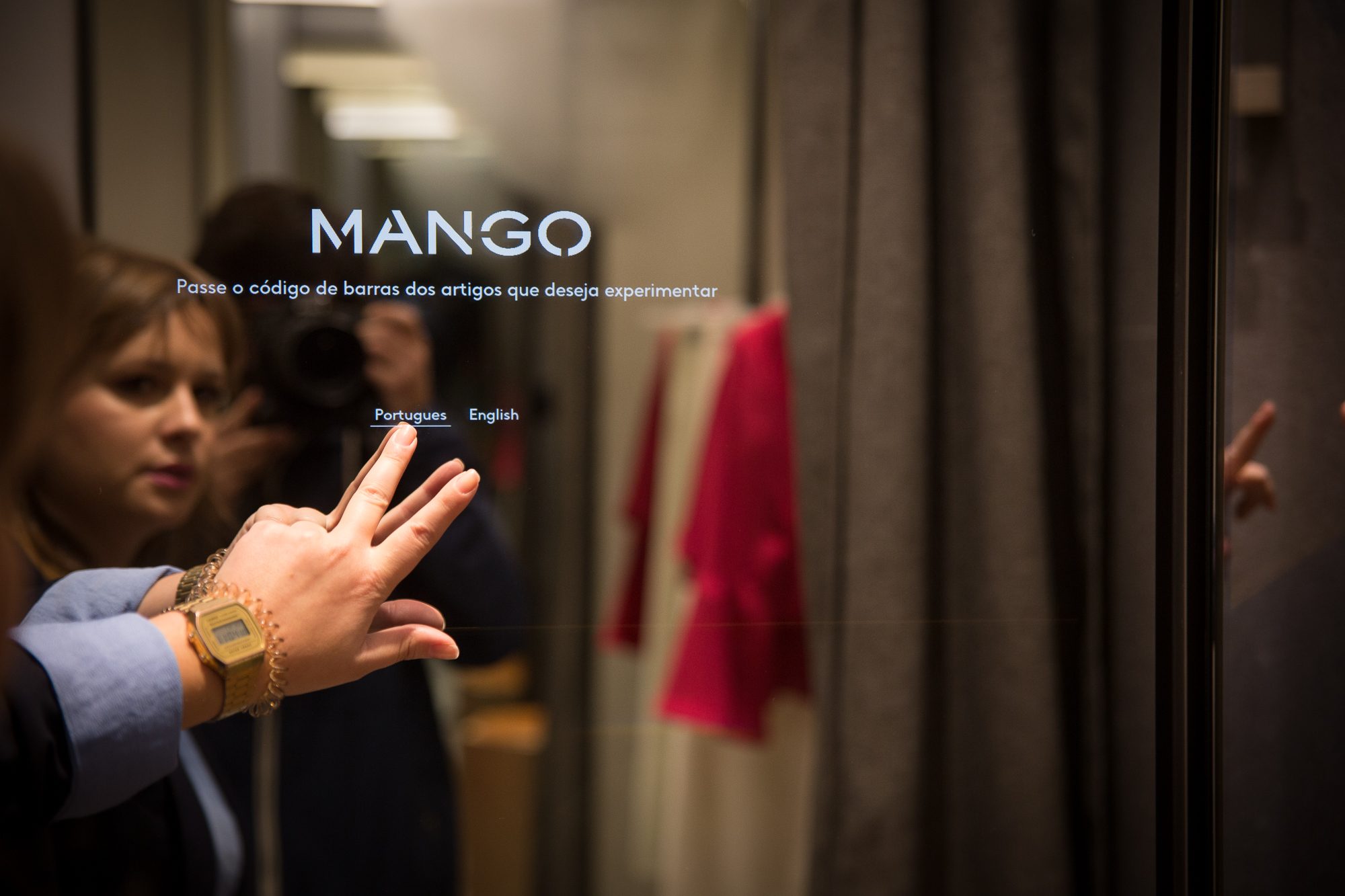 Digital mirror Mango